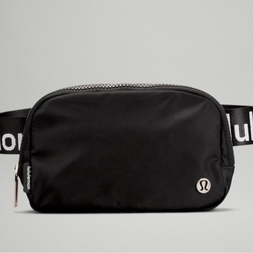 lululemon everywhere belt bag logo black NWOT!